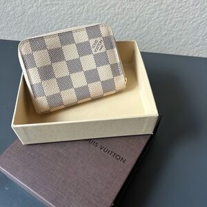 *Authentic* Louis Vuitton Checkered Canvas Key Holder in Cream and Gray